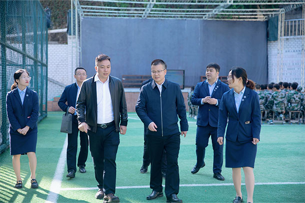 重庆市奉节县统战部部长张迁来我校视察